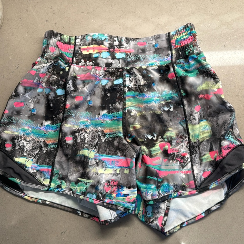Lululemon Hotty Hot shorts 4” size 4